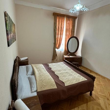 Host N1 Apartment Kutaisi Exterior foto